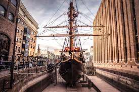 Golden Hinde