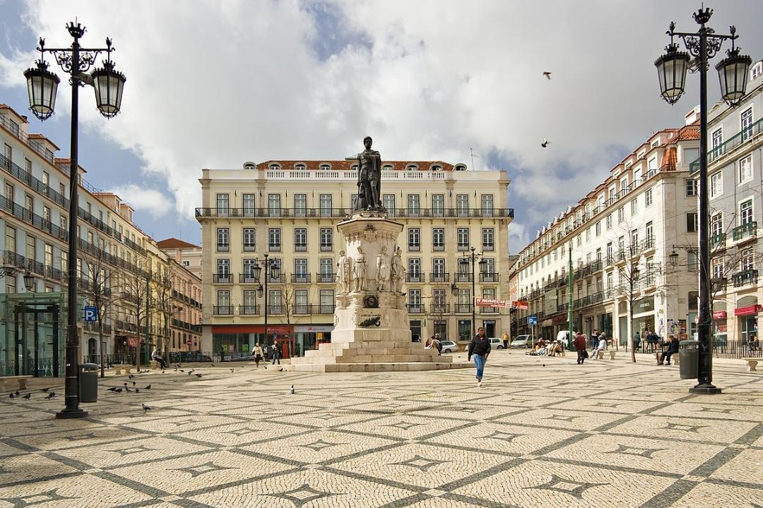 Luis de Camoes Square