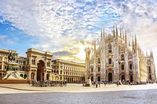 Milan Cathedral / Piazza Duomo