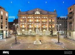 Piazza Affari - Dito de Cattelan