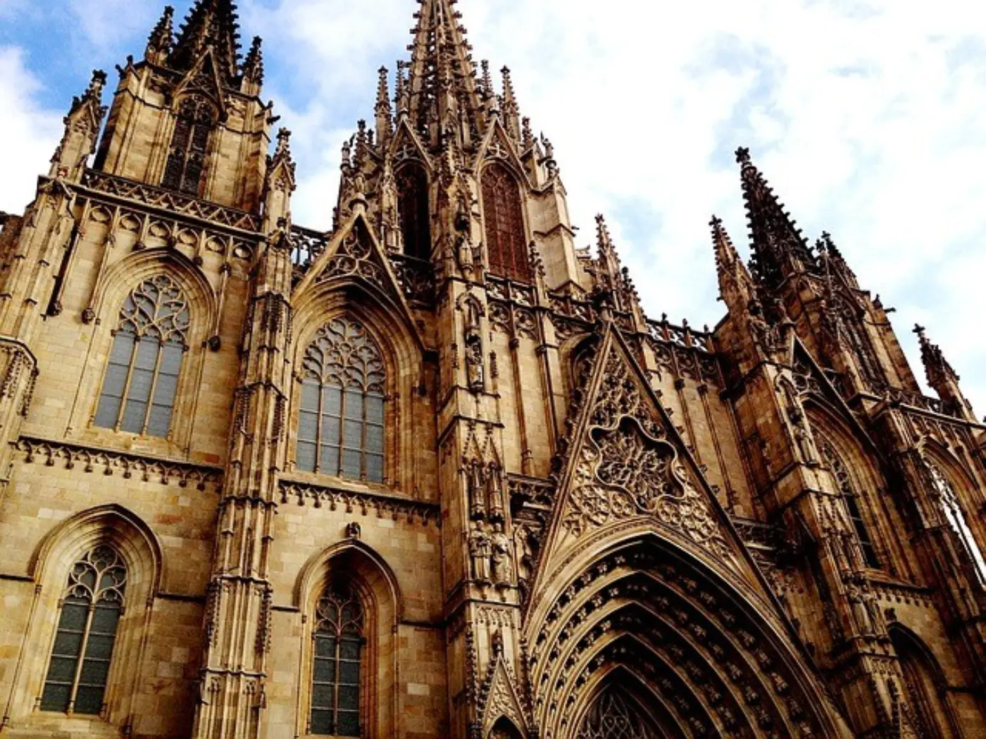 La Cattedrale di Barcellona - Una Finestra sul Ricco Patrimonio della Città