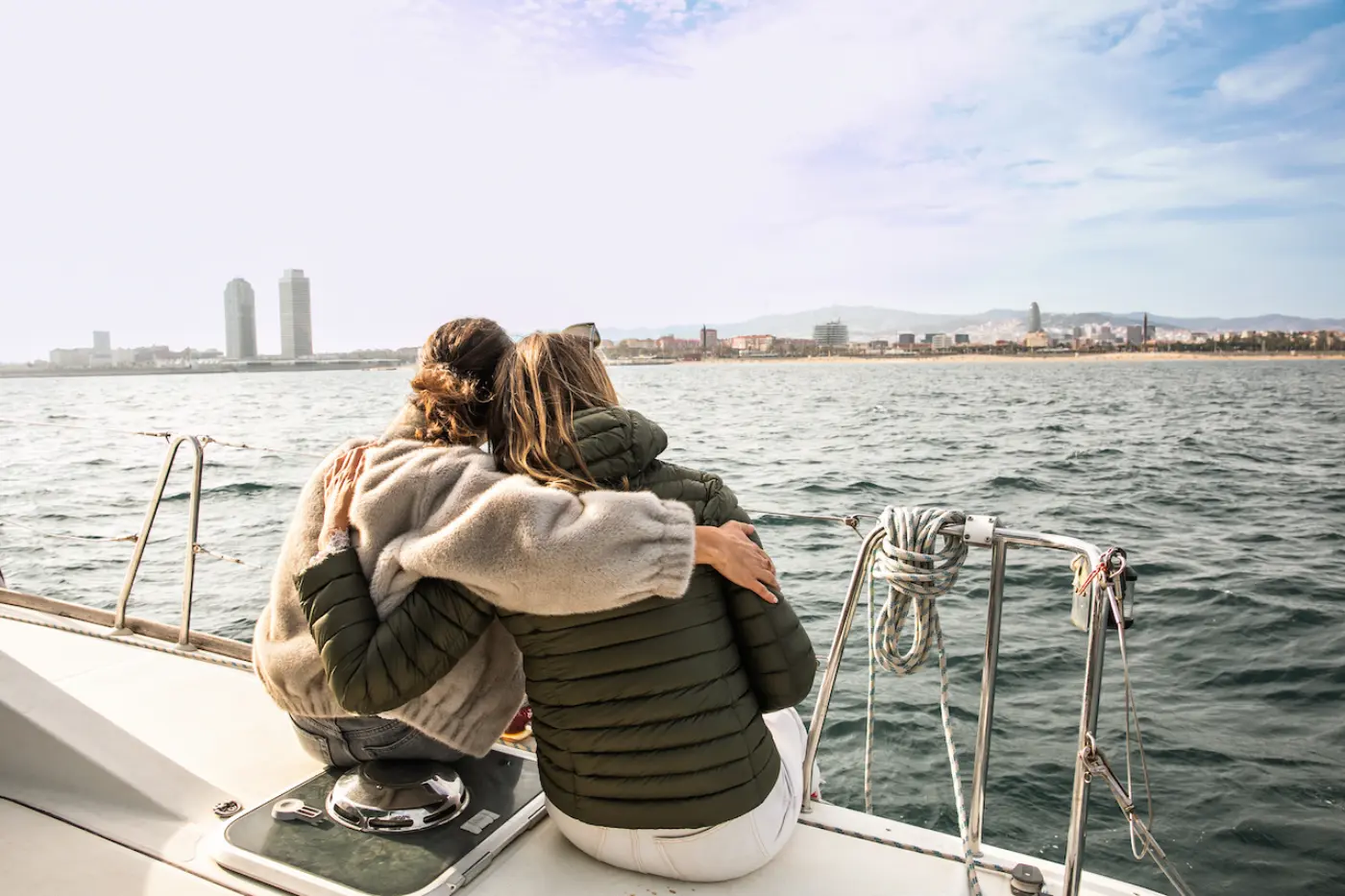 Catamarán Privado en Barcelona, Aperitivos y Cava, Opción de Puesta de Sol — photo 2