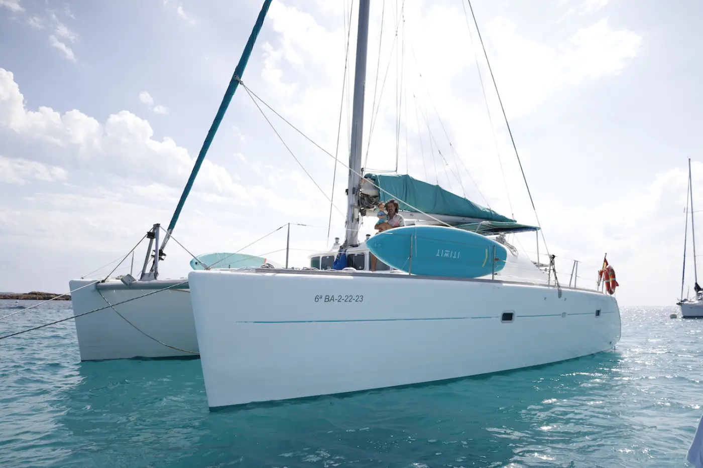 Catamarán Privado en Barcelona, Aperitivos y Cava, Opción de Puesta de Sol — photo 3