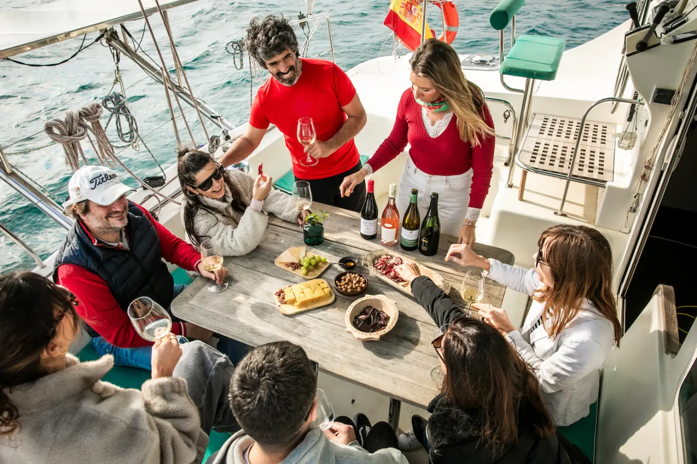 Dégustation de Vins Premium et Tapas en un Catamaran - Petit Groupe — photo 4