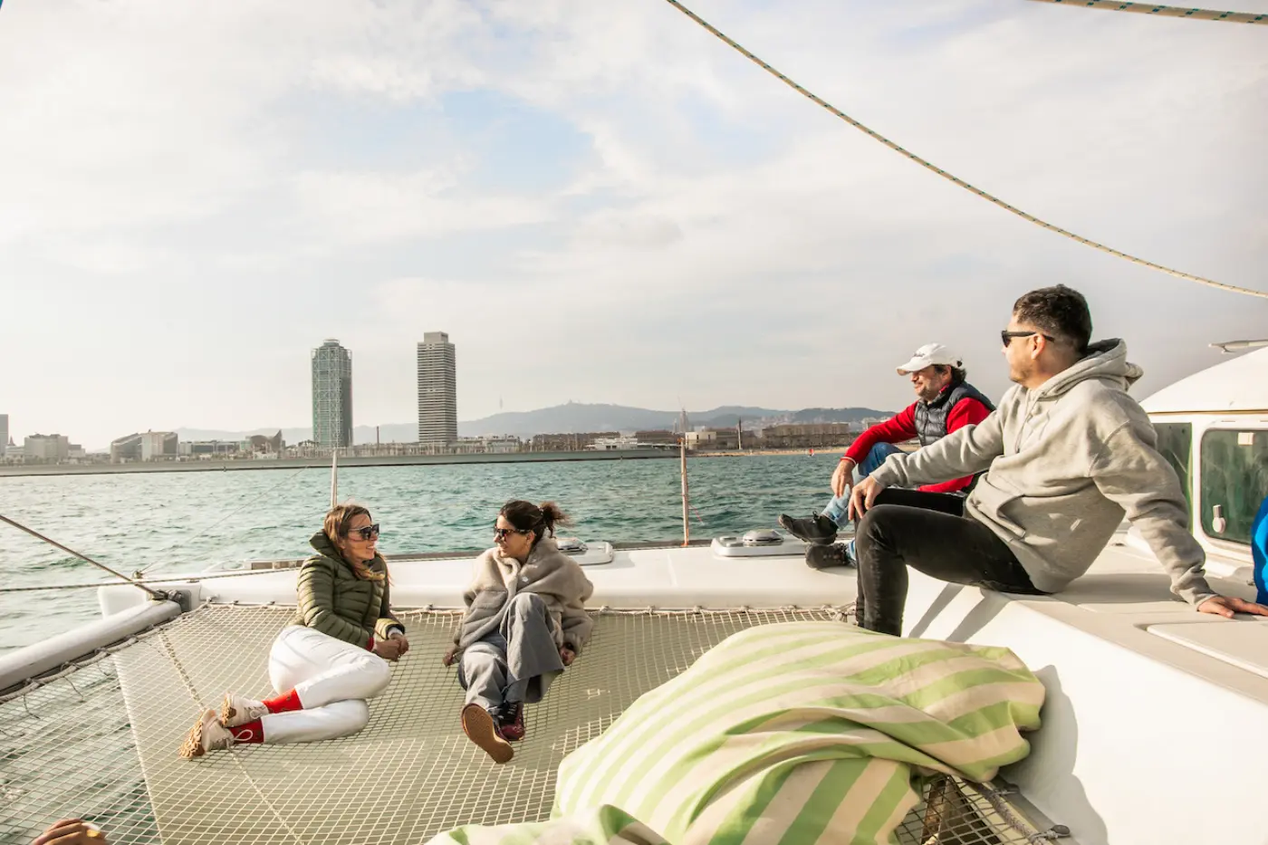 Dégustation Privée de Vins &amp; Tapas en un Catamaran à Barcelone — photo 3