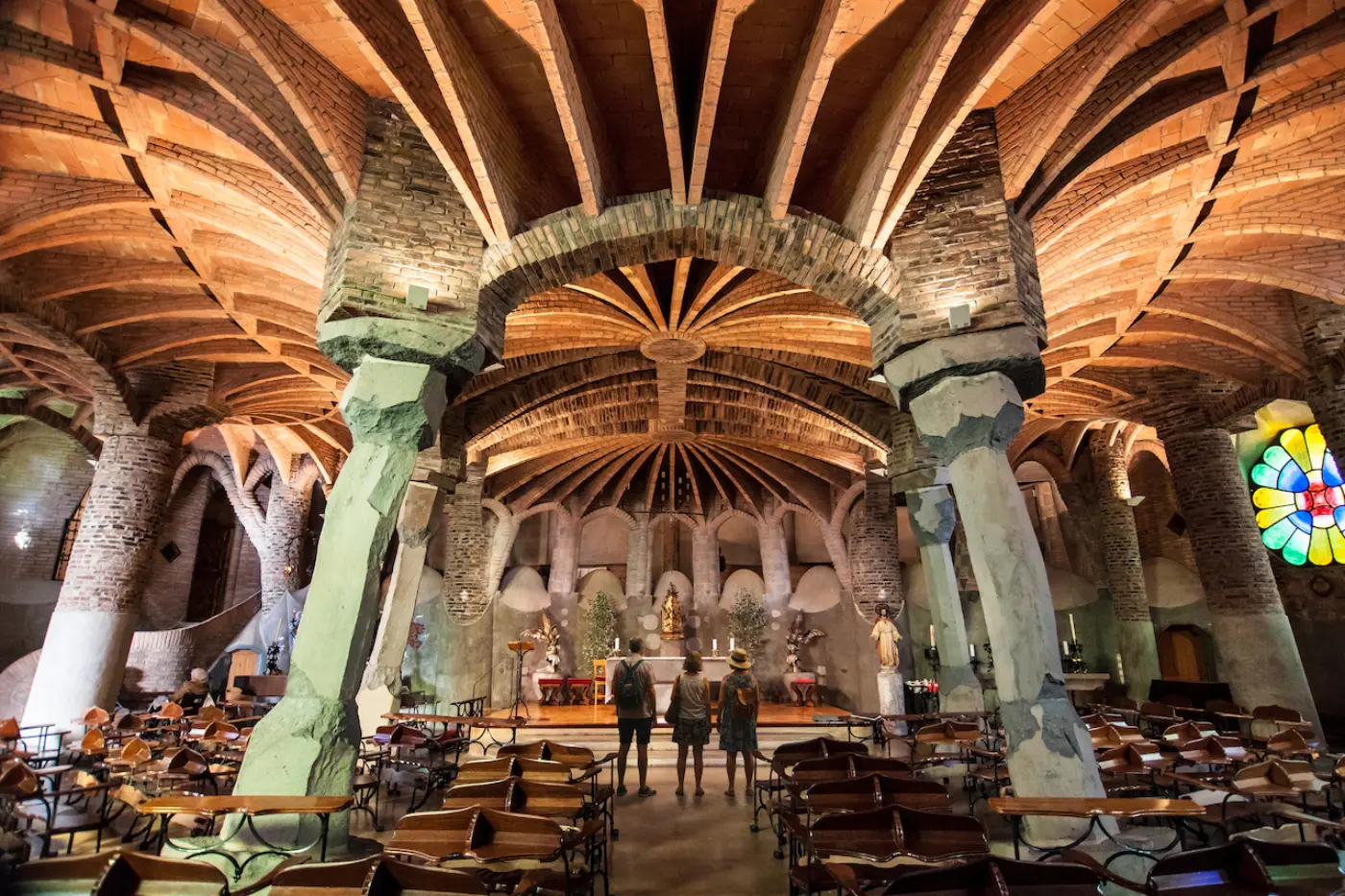 Excursion privée à Montserrat et à la crypte de Gaudí - Prise en charge à l'hôtel en voiture