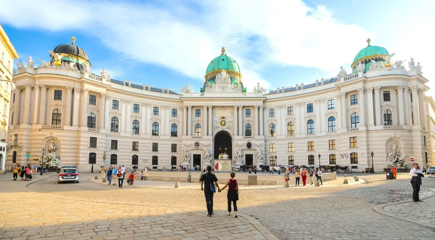 Tour Privato di Tesori e Segreti di Vienna: Chiese, Palazzi e Torta Sacher - Tour Locale Cool — photo 3