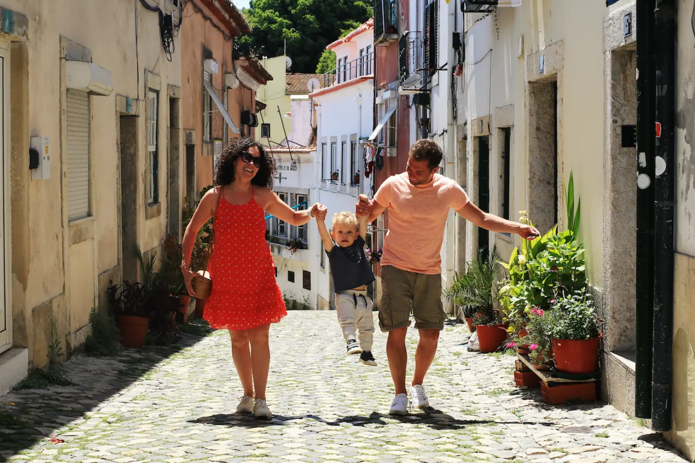 Lisbon Private Family Tour: Castle Visit, Local Tastings &amp; Games — photo 2