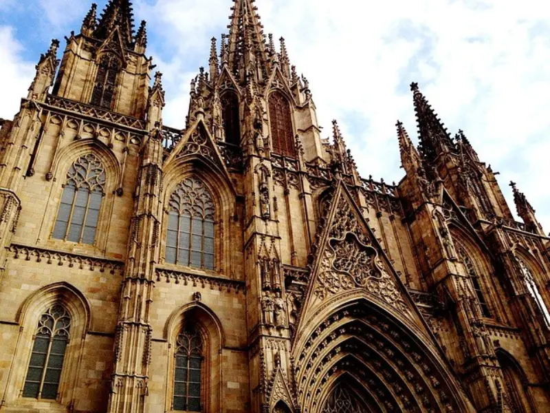 La Catedral de Barcelona - Una Ventana al Rico Patrimonio de la Ciudad