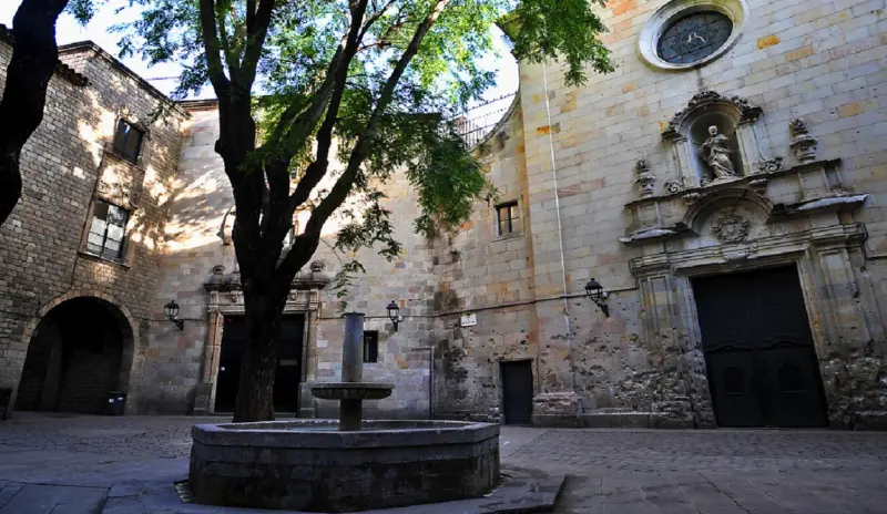 Plaza Sant Felip Neri - una joya escondida del barrio histórico de Barcelona