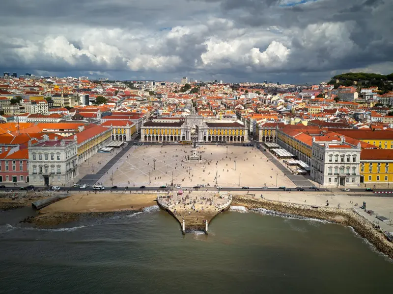Praça do Comércio: La piazza iconica di Lisbona