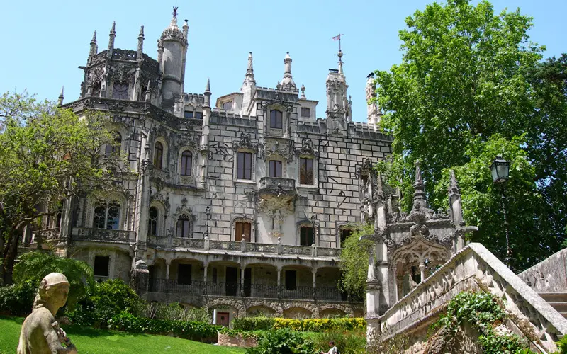 Quinta da Regaleira: Un Palazzo Misterioso con Giardini Incantevoli
