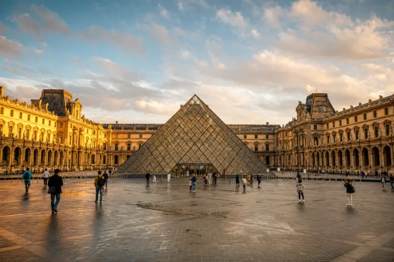 Il Museo del Louvre, Parigi