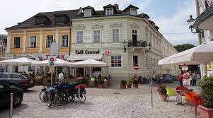 Café Central - Pause pour cappuccino et crêpes