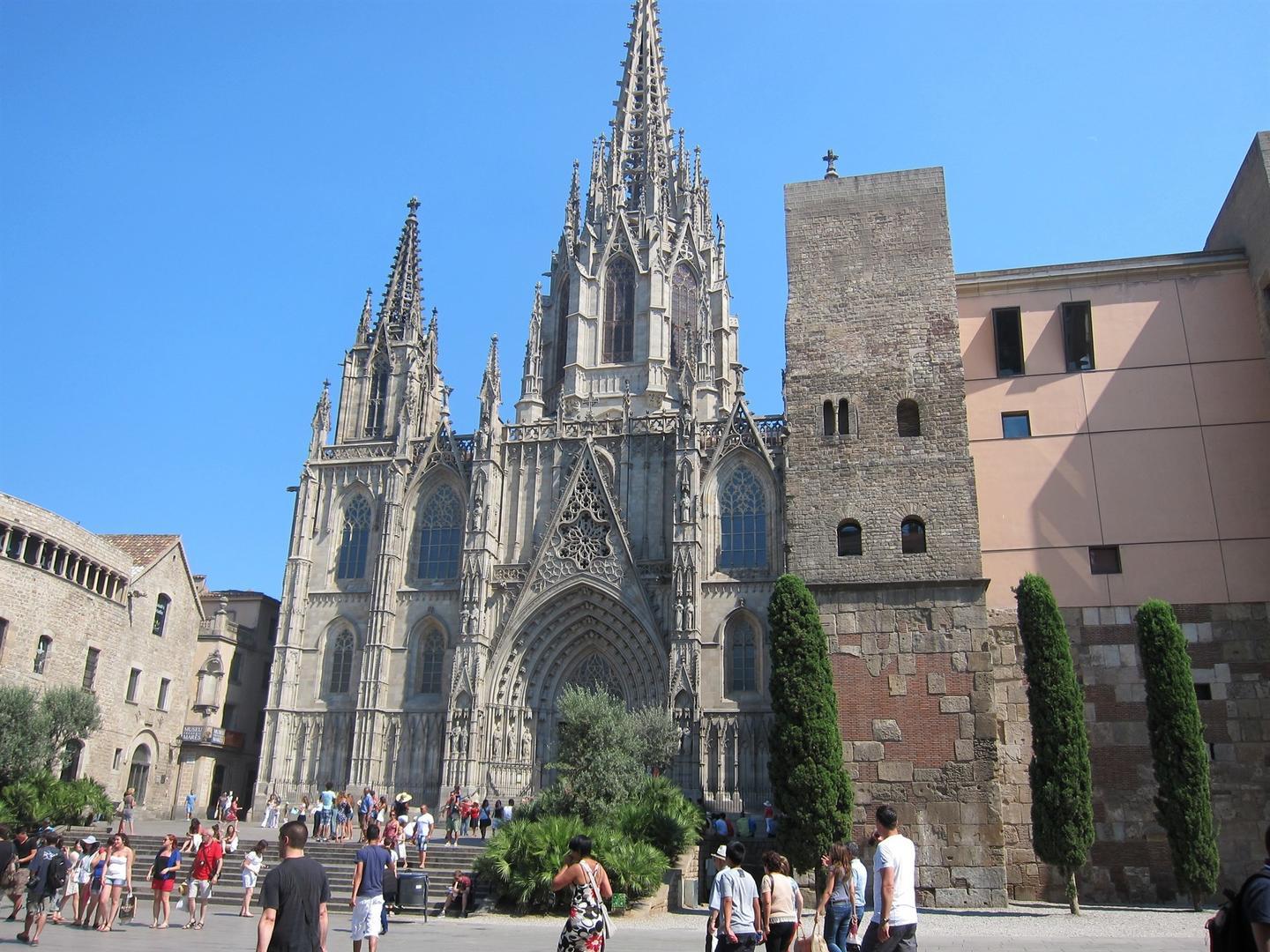 Explorer le Quartier Gothique, c'est découvrir les joyaux cachés du passé médiéval de Barcelone