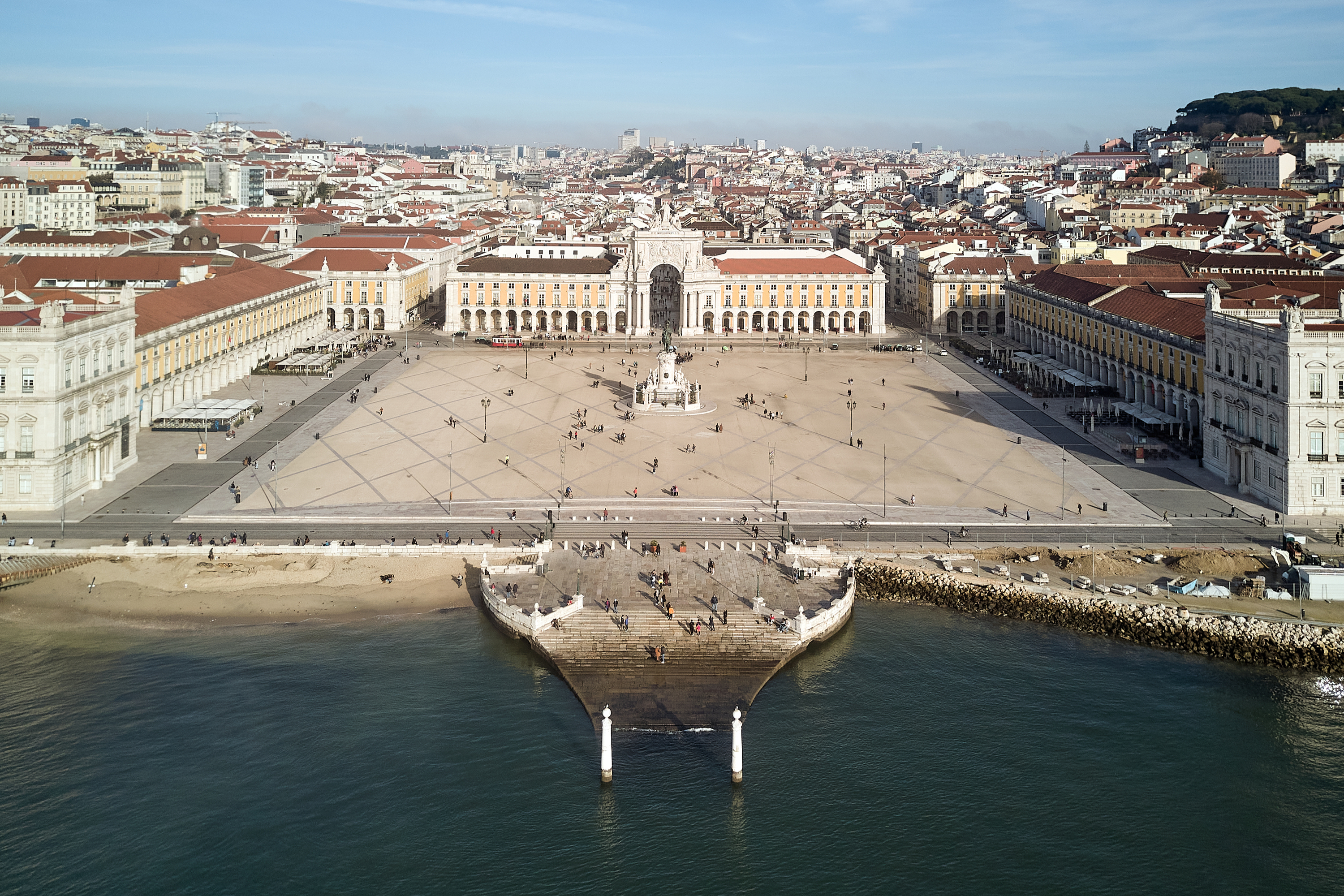 1- Stroll through the Baixa Pombalina and its elegant streets...