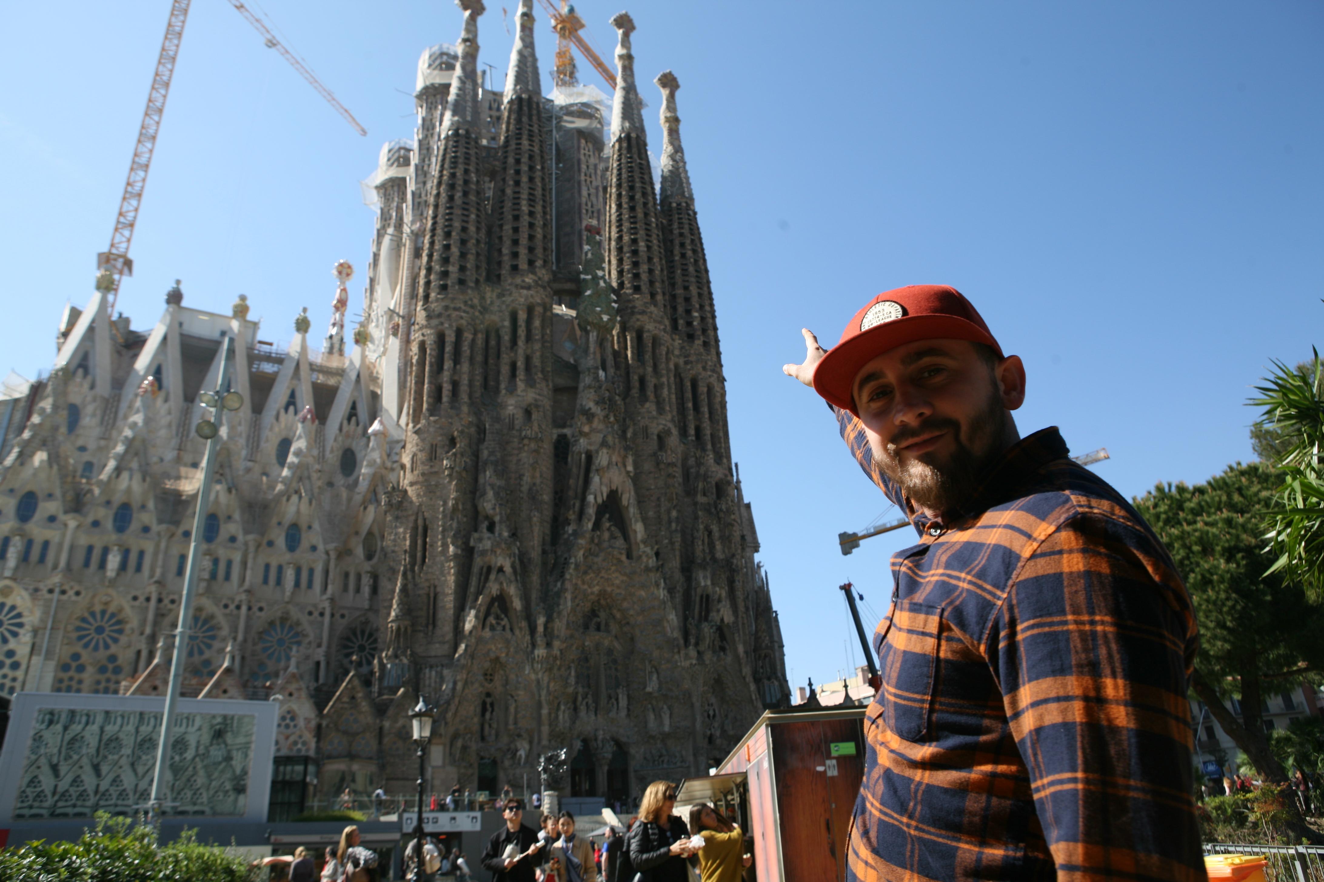 <p>The Sagrada Familia announces that it will be open to all visitors from Saturday 25 July</p>