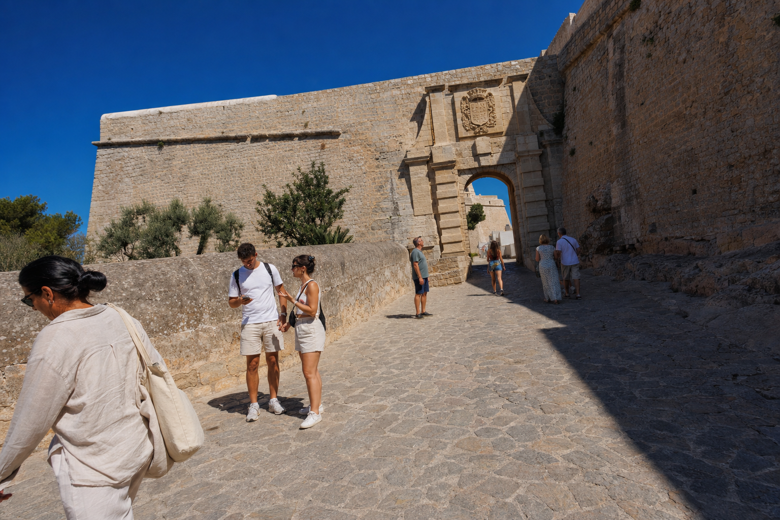 Ibiza au-delà des clubs : Histoire, culture et trésors cachés que la plupart des touristes manquent