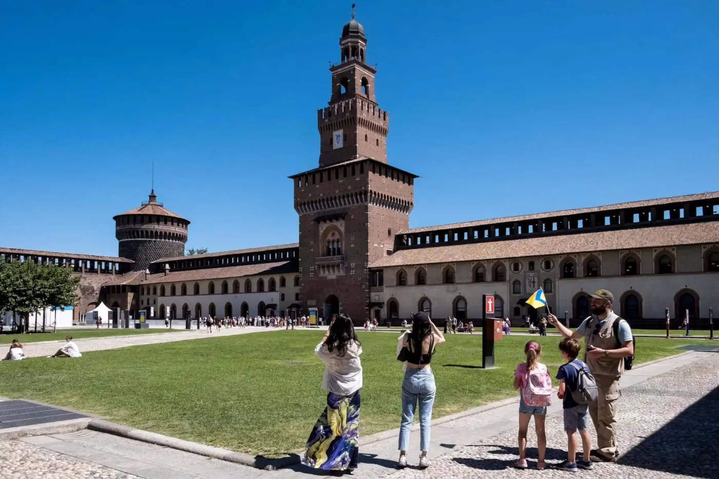 Milan Private Family Tour: Castle, Gelato &amp; Dinosaurs — photo 2